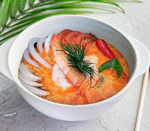 Том ям с морепродуктами