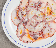 Мортаделла из осьминога с томатами Хо