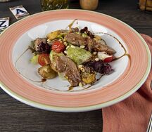 Салат с утиной грудкой и бэби картофелем