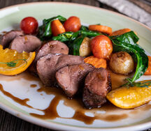 Карамелизированная утиная грудка с овощами