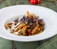 Казаречче с говядиной в перечном соусе