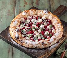 Пицца с малиной