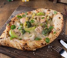 Лосось с креветками в сливочном соусе на хлебе из печи