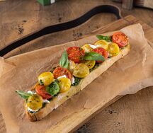 Брускетта с печёными томатами
