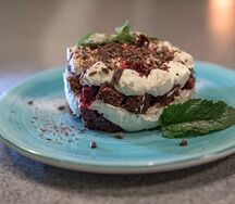 Десерт Черный лес с пломбирным кремом