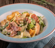 Салат Цезарь с курицей