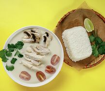 Том Кха с курицей