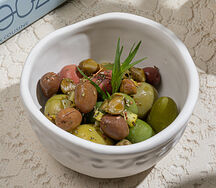 Маринованные оливки и маслины