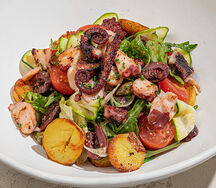 Салат с осьминогом