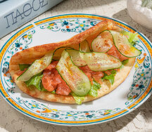 Лепешка, творожный сыр, лосось