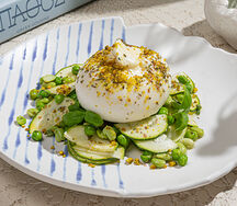 Зеленый салат с бурратой