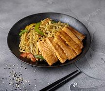 Якисоба с семгой