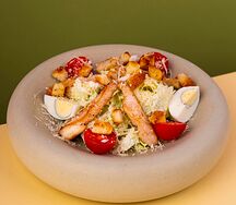 Салат Цезарь с курицей