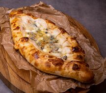 Хачапури с грушей и сыром