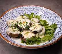 Шампиньоны, запеченные с сулугуни