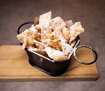 Хворост с сахарной пудрой