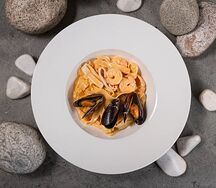 Паста с морепродуктами в соусе биск
