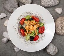 Салат с кальмаром