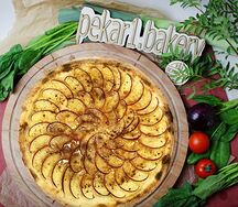 Пицца десертная с яблоками и корицей