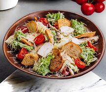 Салат Цезарь с курицей