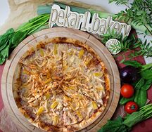 Пицца с курицей и ананасом