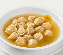 Мини-пельмени в бульоне