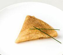 Блин с красной икрой и крем-сыром