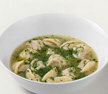 Пельмени в бульоне