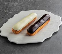 Эклер с белым кремом