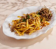 Жареный картофель с сезонными грибами