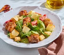 Теплый салат с курой и копченым сулугуни