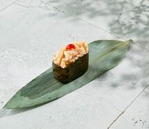 Острые суши гребешок