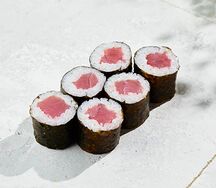 Ролл с тунцом