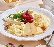 Ассорти из домашних сыров