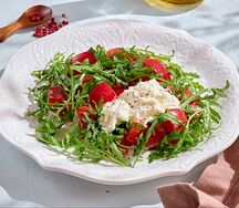 Салат с руколой и страчателлой