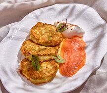 Оладьи из кабачков с лососем