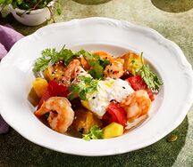 Салат с манго, креветками и сыром страчателла
