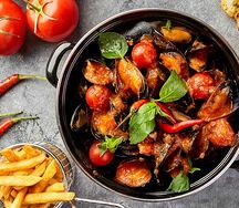 Мидии в соусе аррабиата 