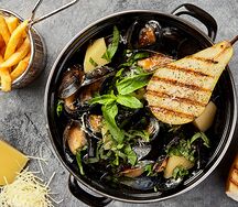 Мидии в соусе Груша-горгонзола