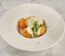 Сырные шарики с королевской креветкой