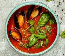 Томатный суп с морепродуктами