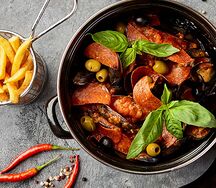 Мидии в томатном соусе с чоризо