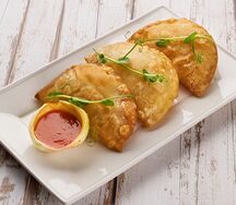 Чебуреки с королевскими креветками и крабом