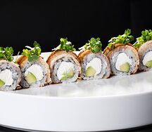 Ролл Филадельфия с угрем