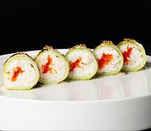 Кето-ролл с Камчатским Крабом и огурцом