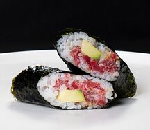 Хенд-ролл с тунцом йеллоуфин