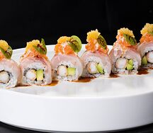 Ролл Никкей с сибасом и лососем