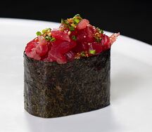 Суши Спайси с тунцом йеллоуфин