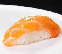 Суши с лососем