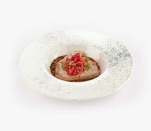 Стейк из тунца с чечевицей